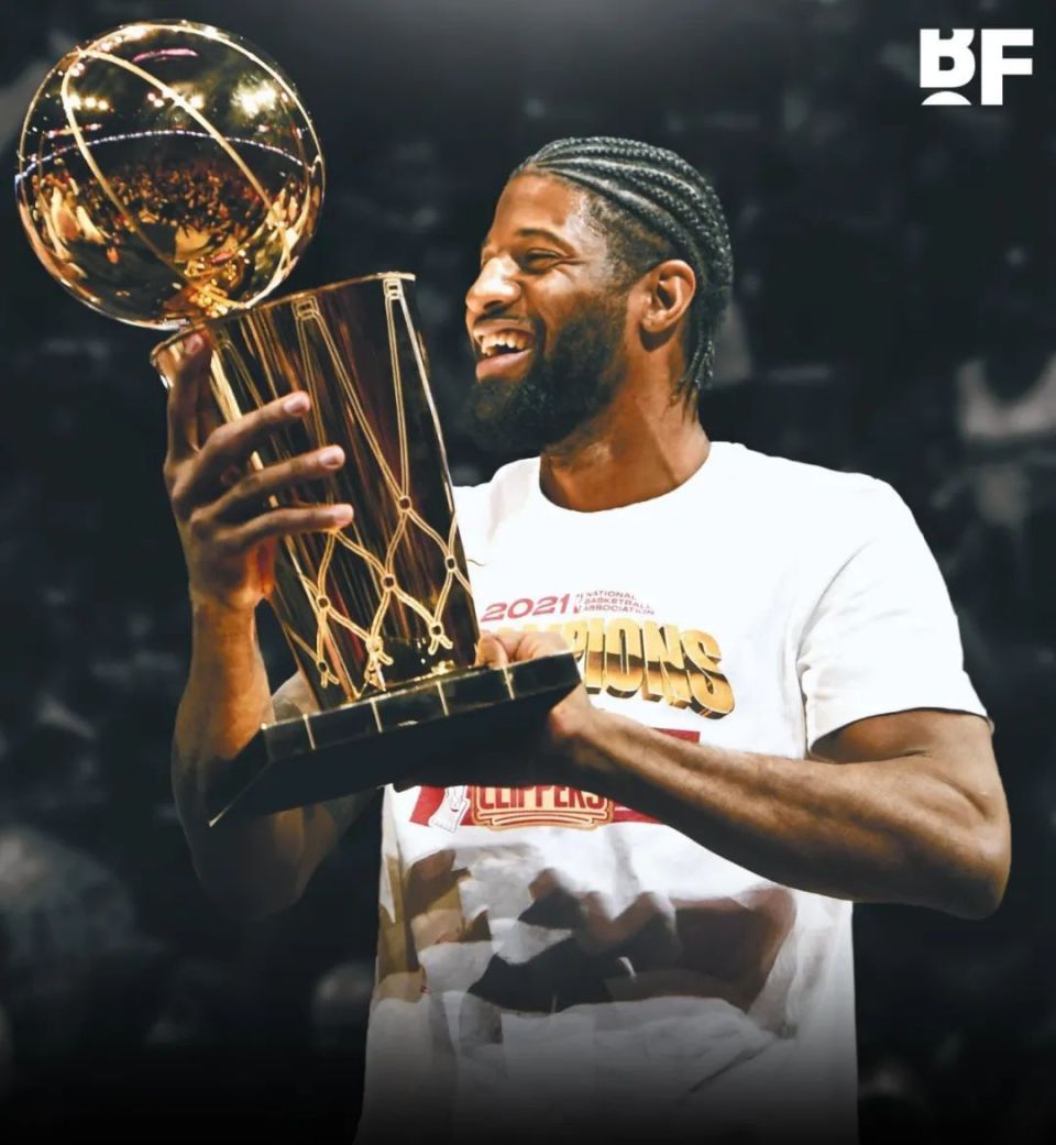 战广岛三箭前路易斯晒照：最后一舞；球员与申花合同月底到期（广岛三箭战前，路易斯晒照称“最后一舞”，与申花合同月底到期）