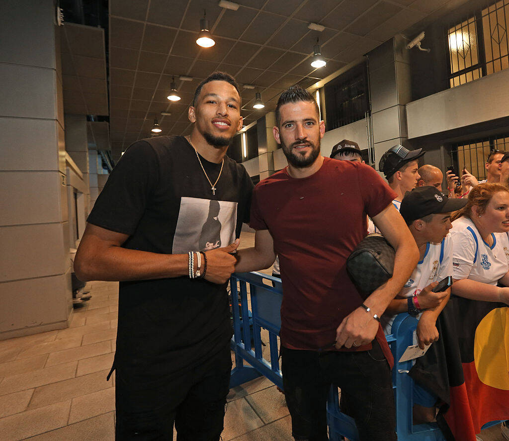 暖心，身患横纹肌肉瘤的河南队小球迷收到王上源送的签名球衣（王上源为患横纹肌肉瘤的河南小球迷赠送签名球衣，温情满满）