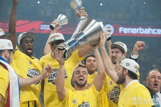 一周内两战同一对手！AC米兰先赢后输出局，防守进攻问题暴露！（一周两战同敌！AC米兰先胜后出局，攻防短板尽显）