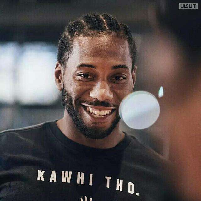 齐达内与蒯纪闻共同现身上海交大出席活动，现场教学马赛回旋（齐达内携蒯纪闻亮相上海交大活动，现场示范马赛回旋）